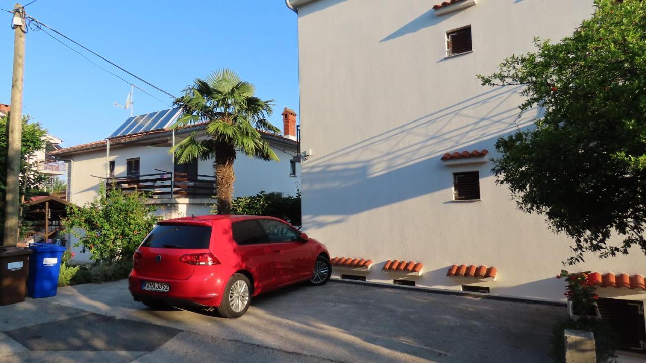Apartments Kamelija Malinska Eksteriør bilde