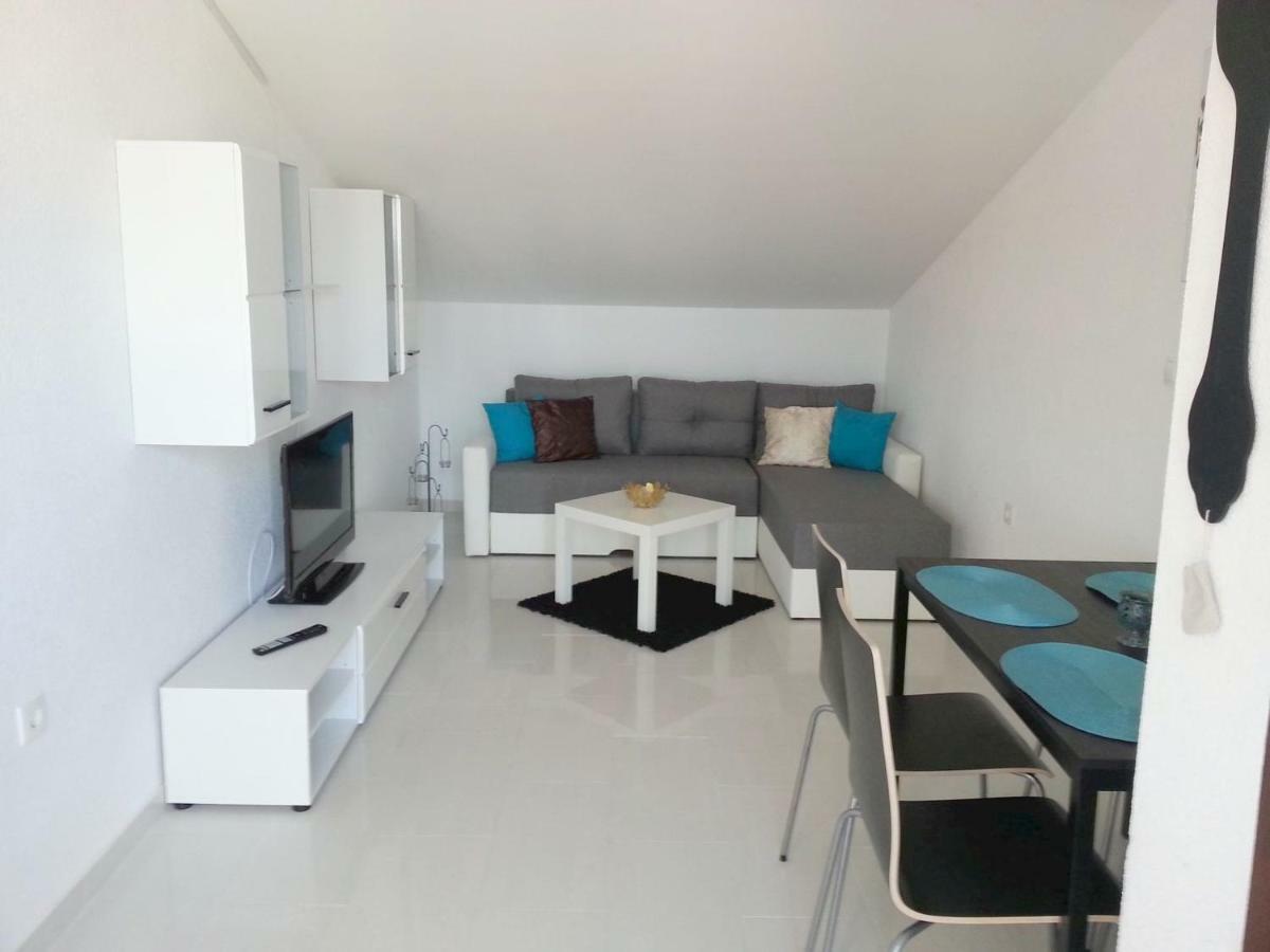 Apartments Kamelija Malinska Eksteriør bilde