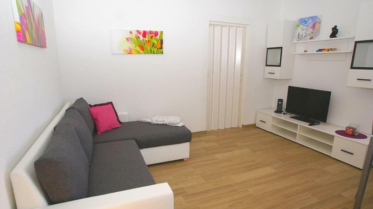 Apartments Kamelija Malinska Eksteriør bilde