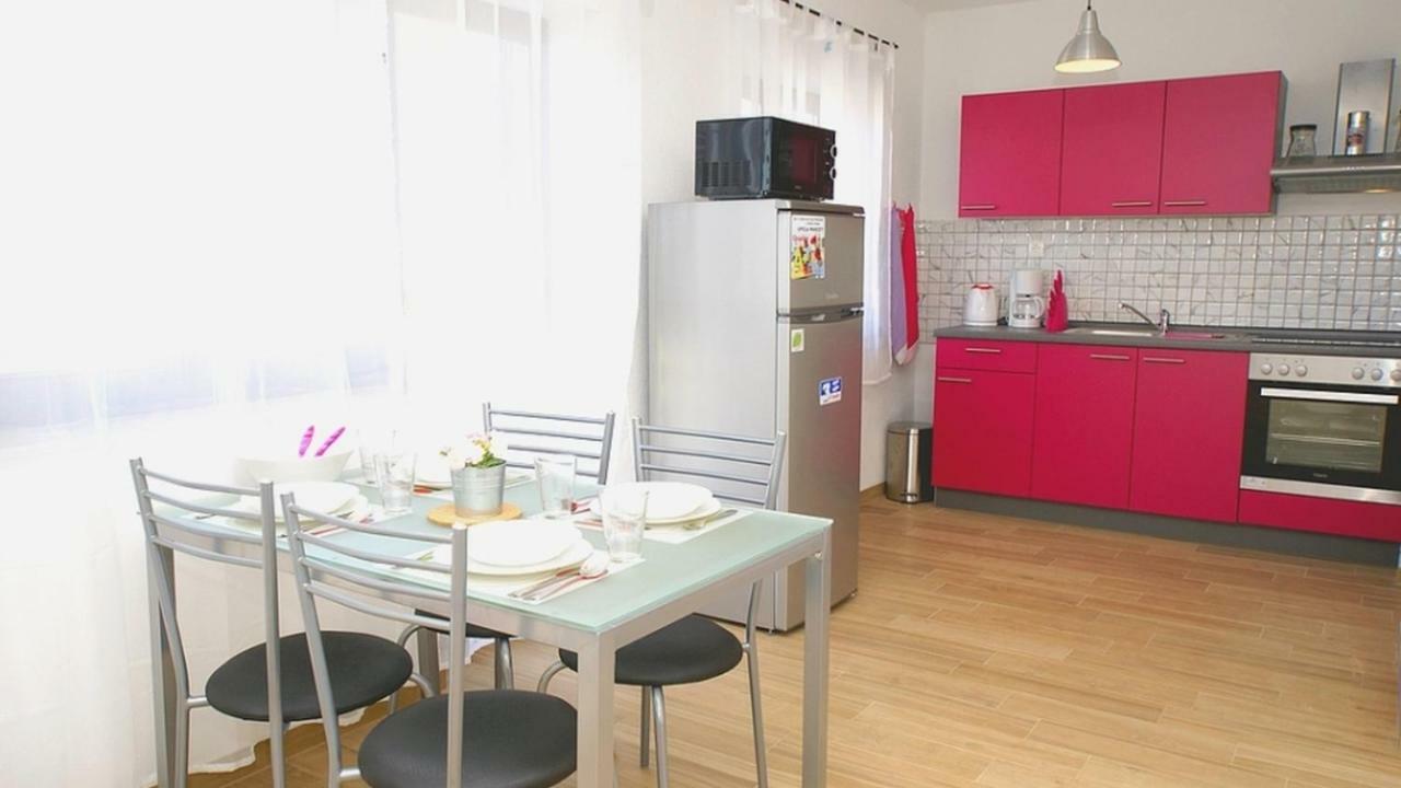 Apartments Kamelija Malinska Eksteriør bilde