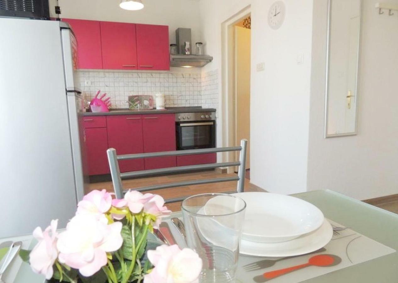 Apartments Kamelija Malinska Eksteriør bilde