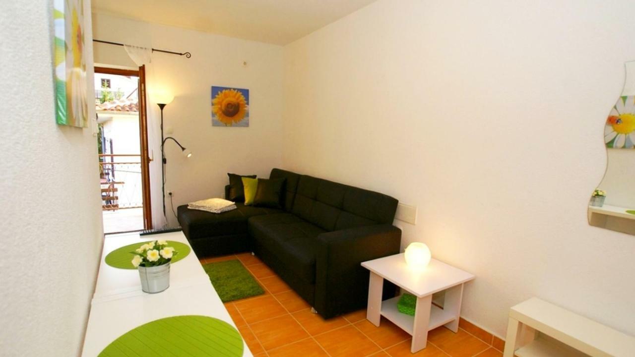 Apartments Kamelija Malinska Eksteriør bilde
