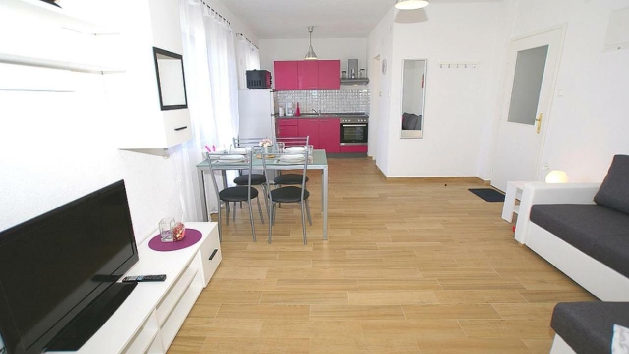 Apartments Kamelija Malinska Eksteriør bilde