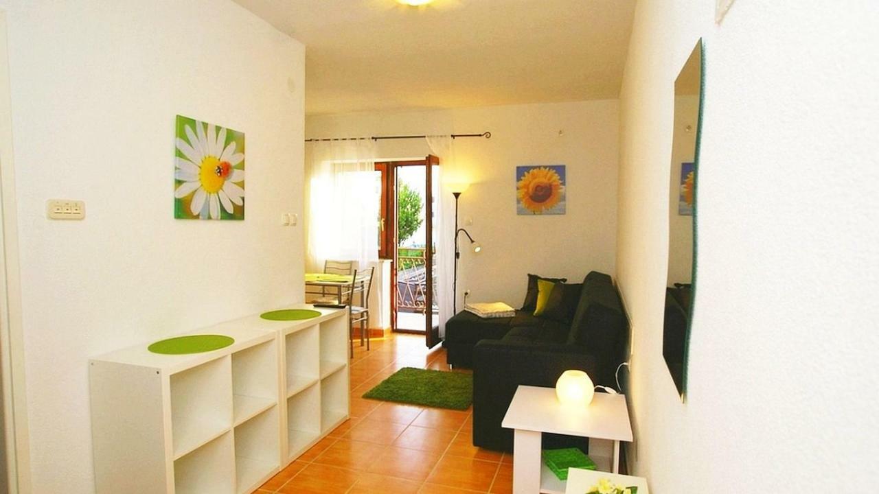 Apartments Kamelija Malinska Eksteriør bilde