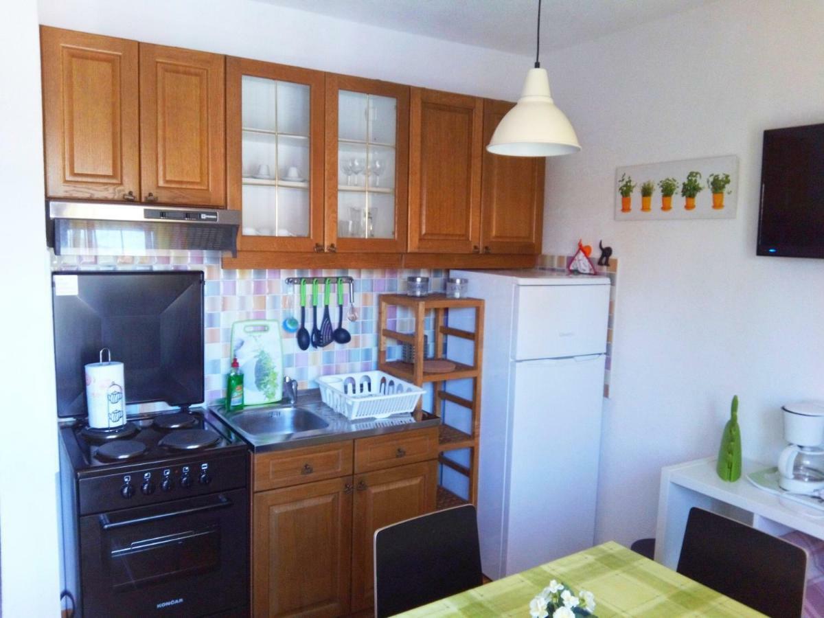 Apartments Kamelija Malinska Eksteriør bilde